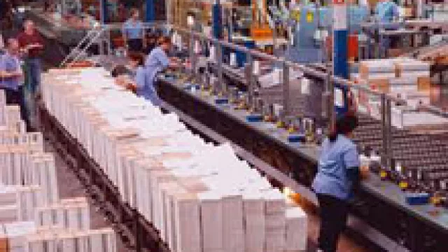 Demanda laboral: industria bien; comercio y servicios no tanto.