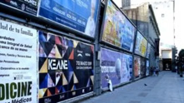 La Municipalidad mete presión y los carteleros se apuran a registrarse (ficharon 80, pero hay 300)