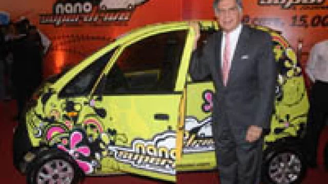 Tata Nano y el marketing: 9 unidades recorriendo India