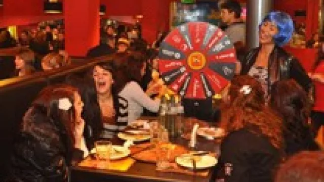 Diversión, juegos y premios en Junior B.