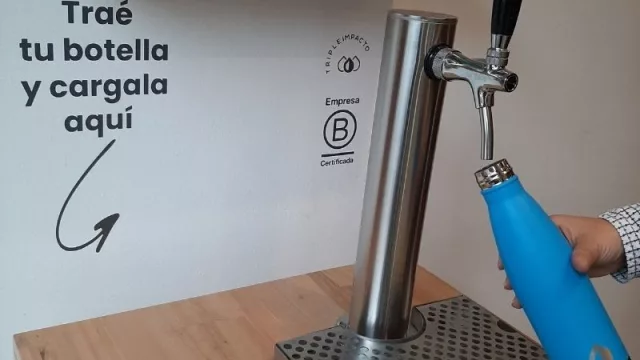 El Agua Libre de Envases va por los retailers (con su nueva categoría Pura busca reducir el consumo de plástico diario)