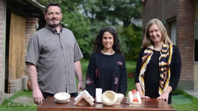 De izquierda a derecha: Roberto Gómez Faure, Macarena Alarracín y Ayelén Malgraf, integrantes de Fungipor.