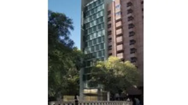 Después de muchos años, un nuevo hotel abrió sus puertas en el centro.