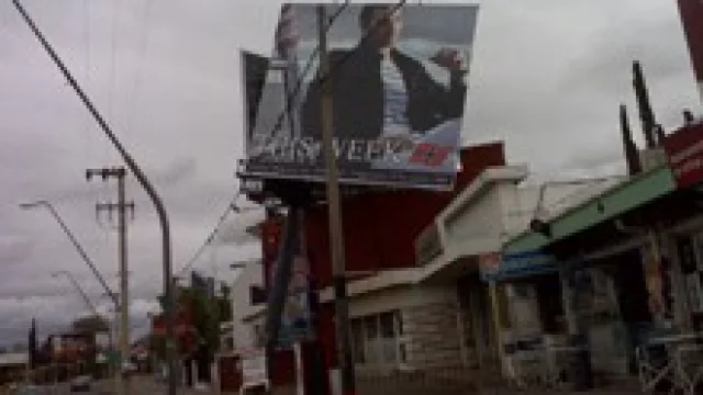 8 de cada 10 carteles en vía pública estarían en infracción (la Municipalidad sale a intimar)