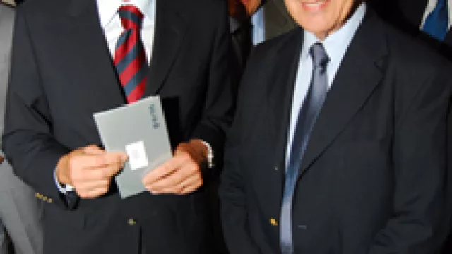 Martín Amengual (izquierda) titular del Grupo Regam, responsable de buena parte de la obra de Osde