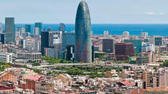 Alto ahí, chaval: estos son los nuevos requisitos sanitarios para entrar a España desde hoy