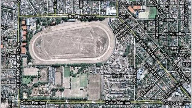 Empezaron las obras de un nuevo shopping en el Jockey Club (¿Paseo del Hipódromo?).