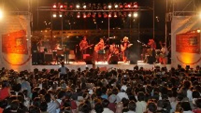 Tarjeta Naranja hizo brillar Carlos Paz.