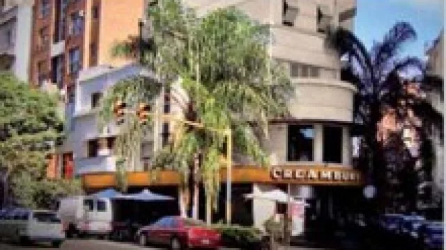 Creambury suma por dos locales más.