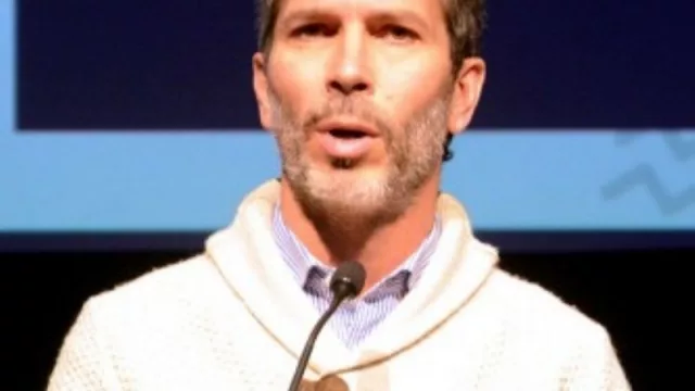 Cossar se mete con una "vaca sagrada": propone que la BAE de Epec se distribuya entre el personal de salud (por única vez)