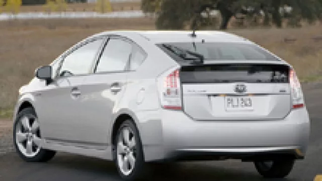 Llega a Córdoba el Toyota Prius, el primer auto híbrido (¿comienza una nueva era?)