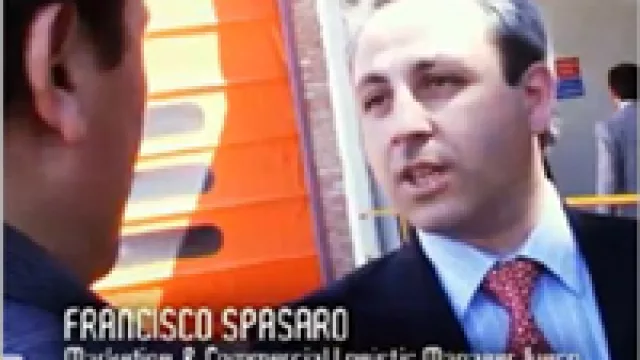 Iveco cumple 40, lanza camión y pide ayuda