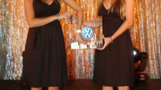 Acto de adjudicación en VW Maipú (fiesta incluida)