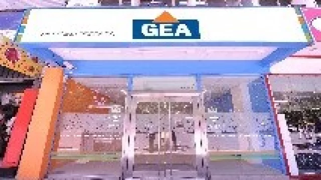 Hoy Gea corta cintas en el interior.