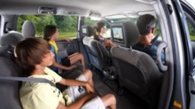 La TV se sube al auto (al asiento de atrás, claro)