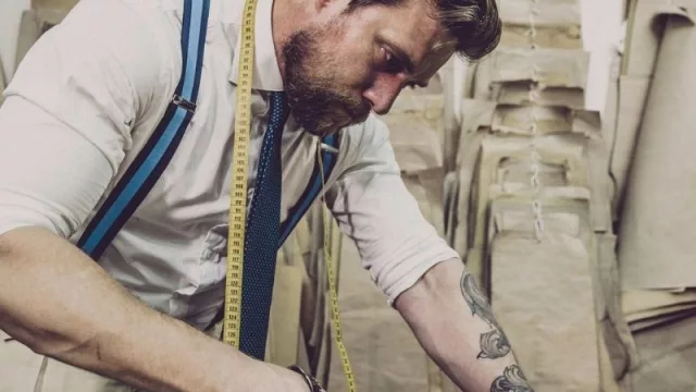 Qué debe tener el guardarropas de un hombre que viste formal (y del que no lleva traje) según el gran Nicolás Zaffora