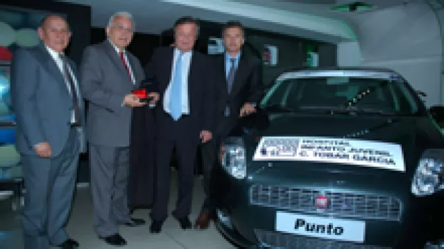 Fiat entregó autos a hospitales de Buenos Aires