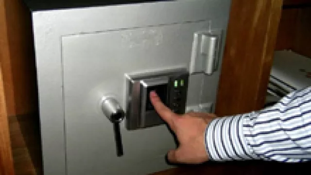 Bacar pone todas sus fichas a las cajas de seguridad