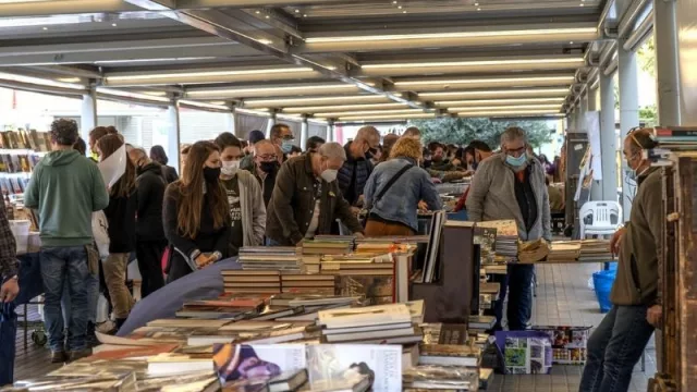 Los domingos barceloneses tienen sabor de libro (y otras cosas) en el mercado de Sant Antoni 